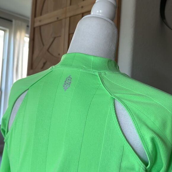 NWOT Free People Movement Offside Layer Lime Zest High Neck Thumbhole M/L Long - Picture 13 of 16